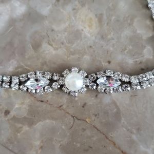 2/10$ Faux pearl bracelet
